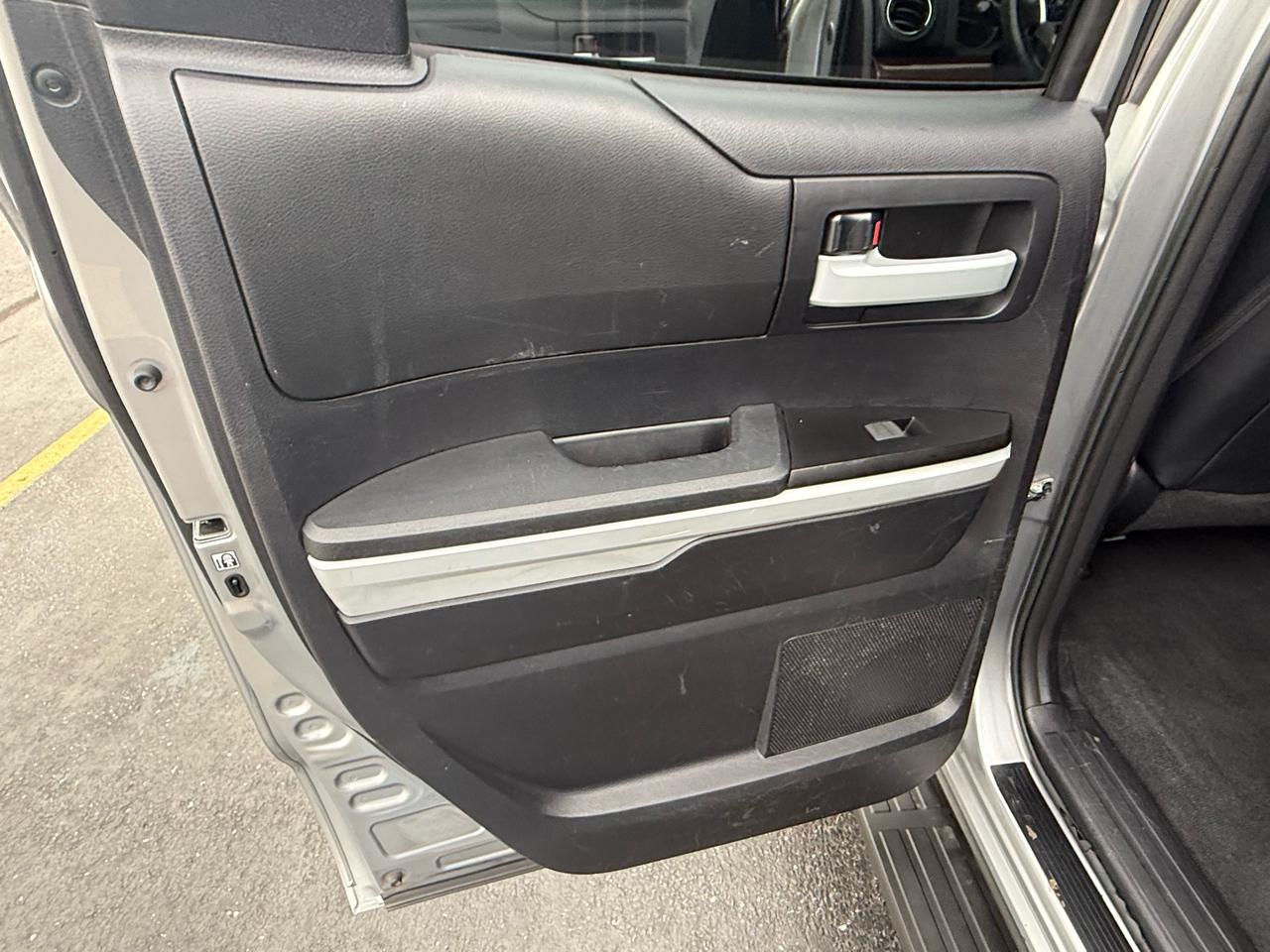 Toyota Tundra 4WD Truck Double Cab 5.7L V8 6-Spd AT LTD (Natl) 2016