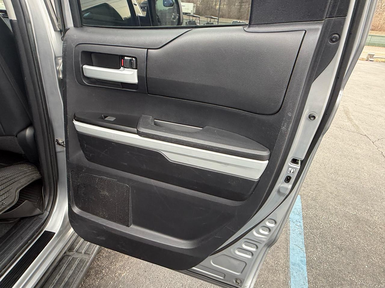 Toyota Tundra 4WD Truck Double Cab 5.7L V8 6-Spd AT LTD (Natl) 2016