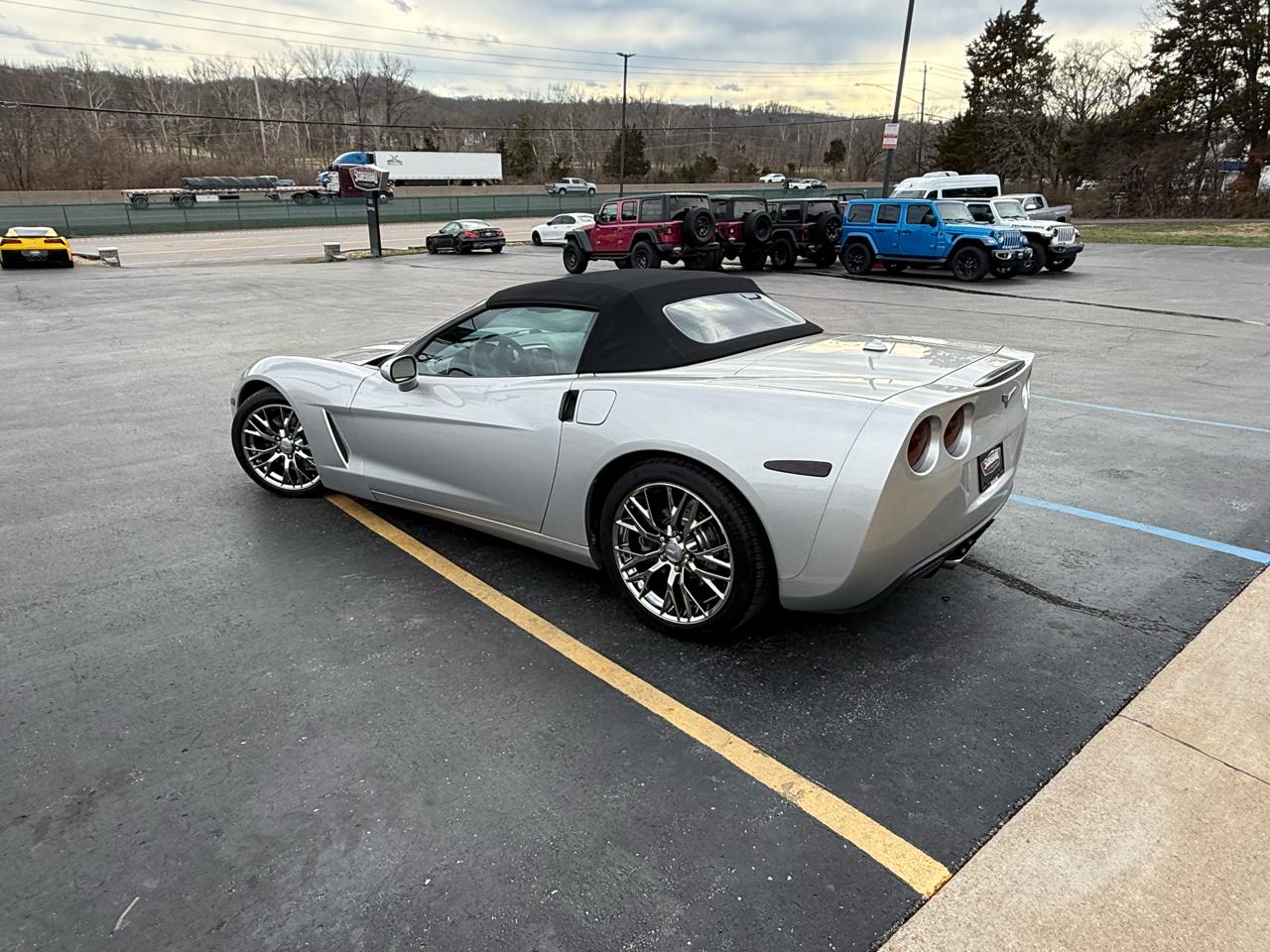 Chevrolet Corvette 2dr Convertible 2005