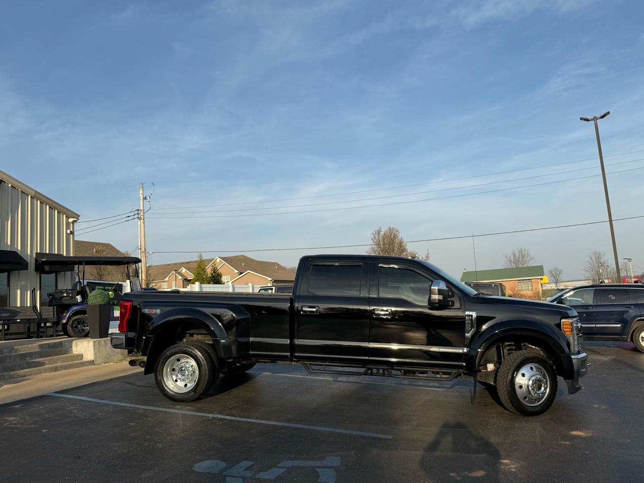 Ford Super Duty F-450 DRW Lariat 4WD Crew Cab 179" WB 60" CA 2017