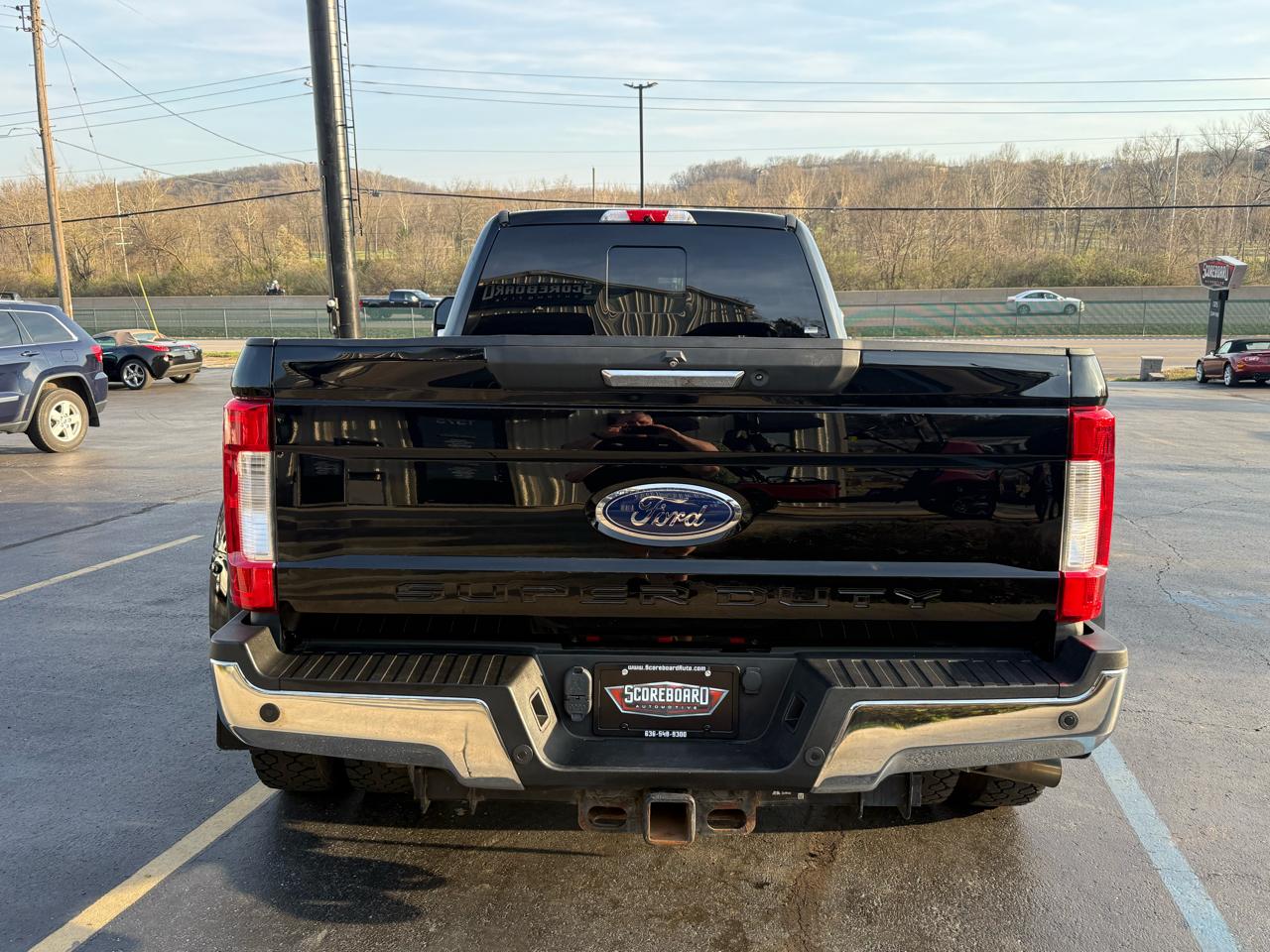 Ford Super Duty F-450 DRW Lariat 4WD Crew Cab 179" WB 60" CA 2017