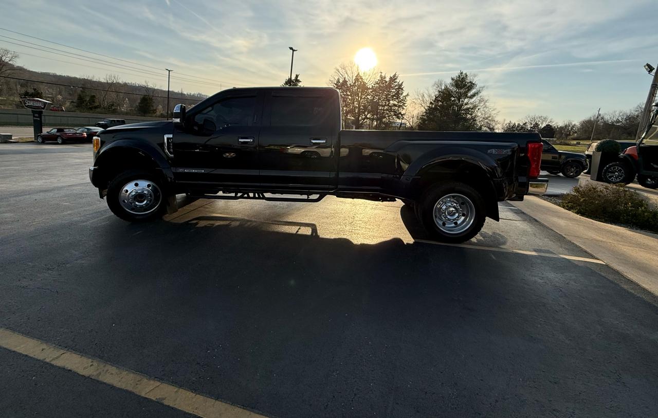 Ford Super Duty F-450 DRW Lariat 4WD Crew Cab 179" WB 60" CA 2017