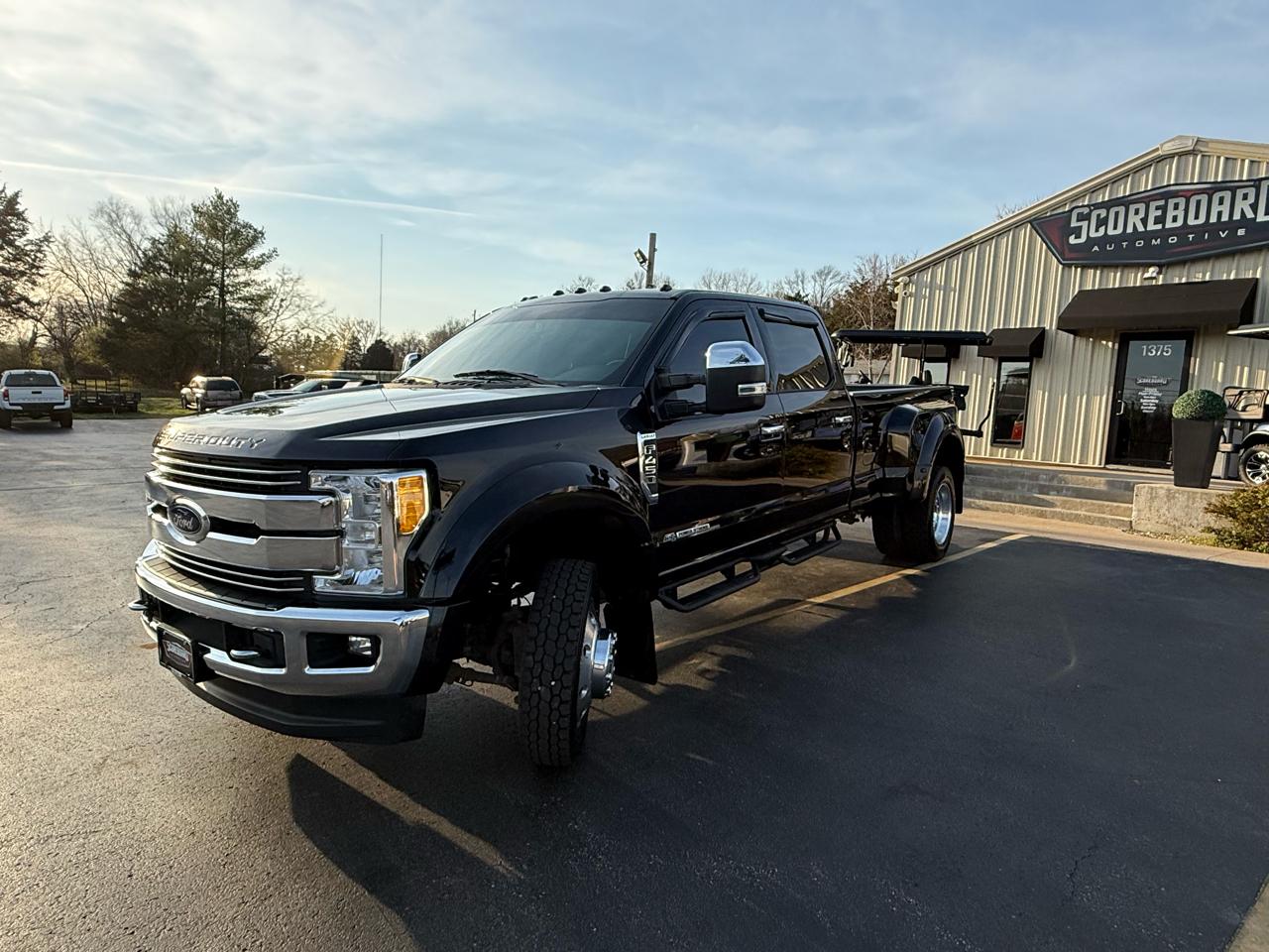 Ford Super Duty F-450 DRW Lariat 4WD Crew Cab 179" WB 60" CA 2017