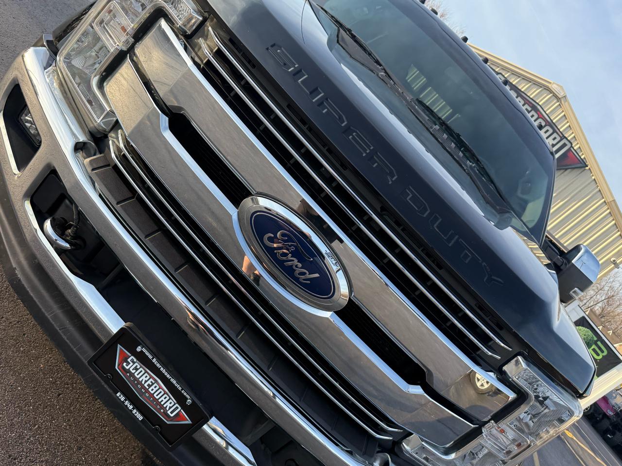 Ford Super Duty F-450 DRW Lariat 4WD Crew Cab 179" WB 60" CA 2017