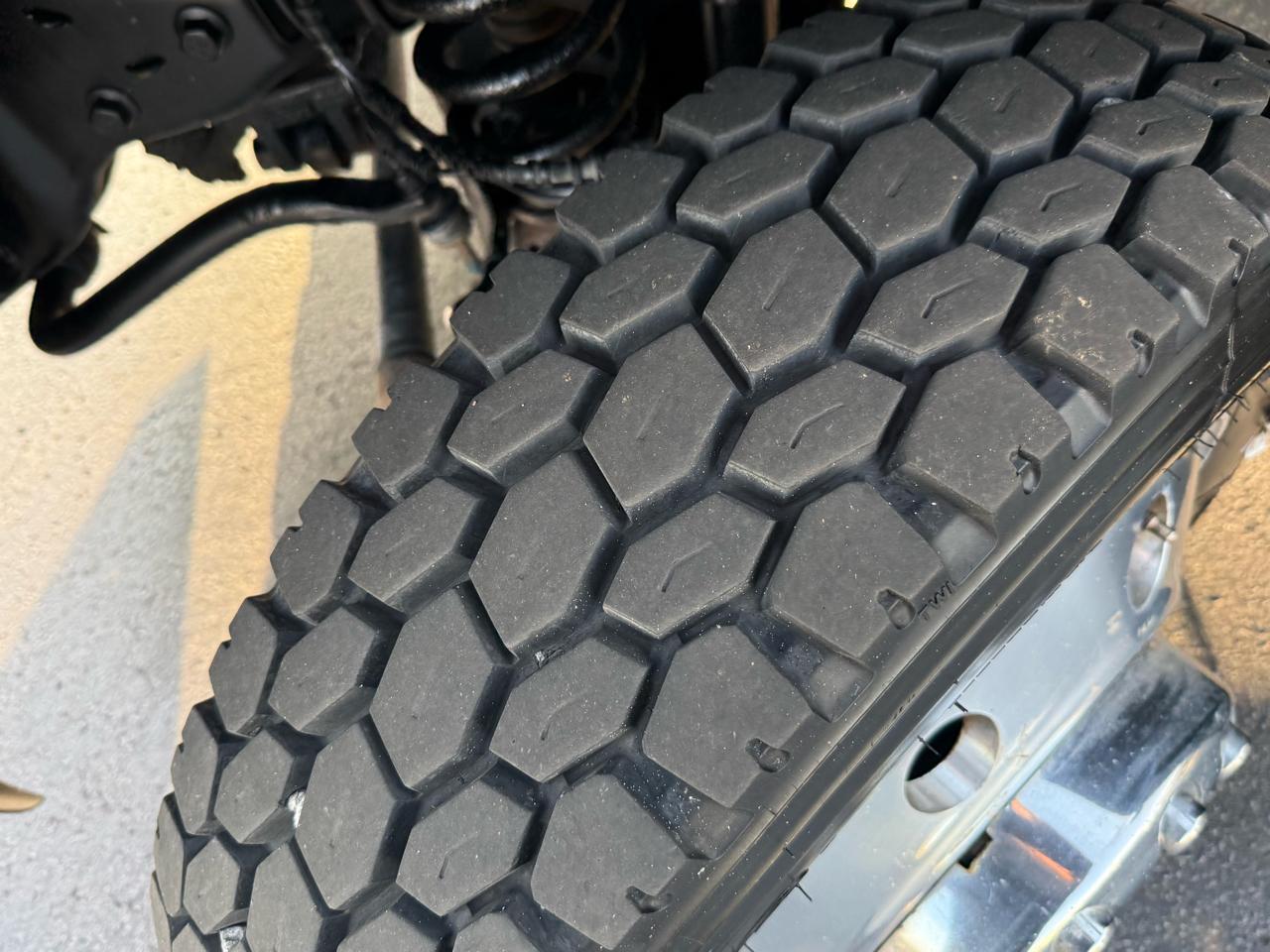 Ford Super Duty F-450 DRW Lariat 4WD Crew Cab 179" WB 60" CA 2017