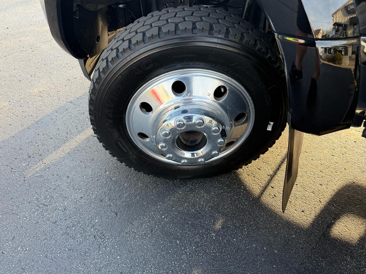 Ford Super Duty F-450 DRW Lariat 4WD Crew Cab 179" WB 60" CA 2017