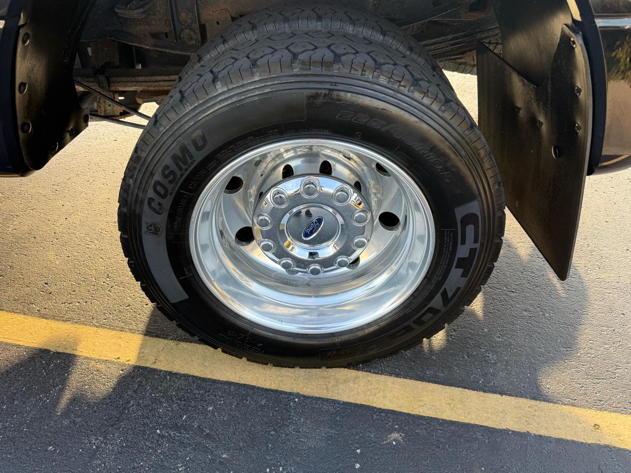 Ford Super Duty F-450 DRW Lariat 4WD Crew Cab 179" WB 60" CA 2017