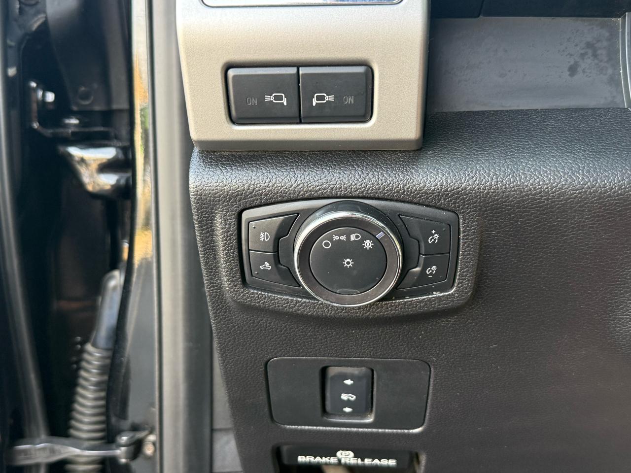 Ford Super Duty F-450 DRW Lariat 4WD Crew Cab 179" WB 60" CA 2017