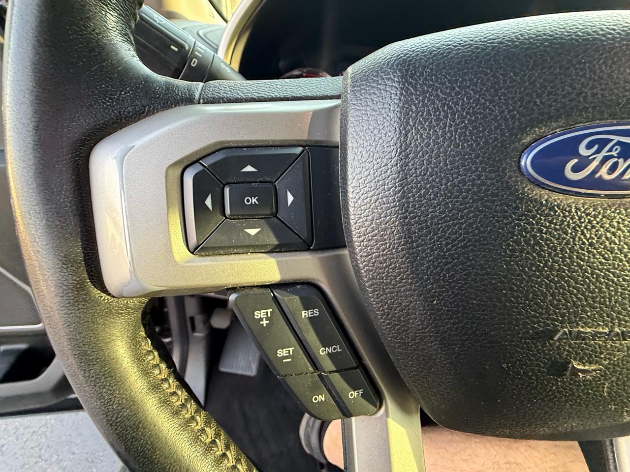 Ford Super Duty F-450 DRW Lariat 4WD Crew Cab 179" WB 60" CA 2017