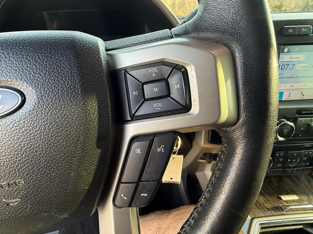 Ford Super Duty F-450 DRW Lariat 4WD Crew Cab 179" WB 60" CA 2017