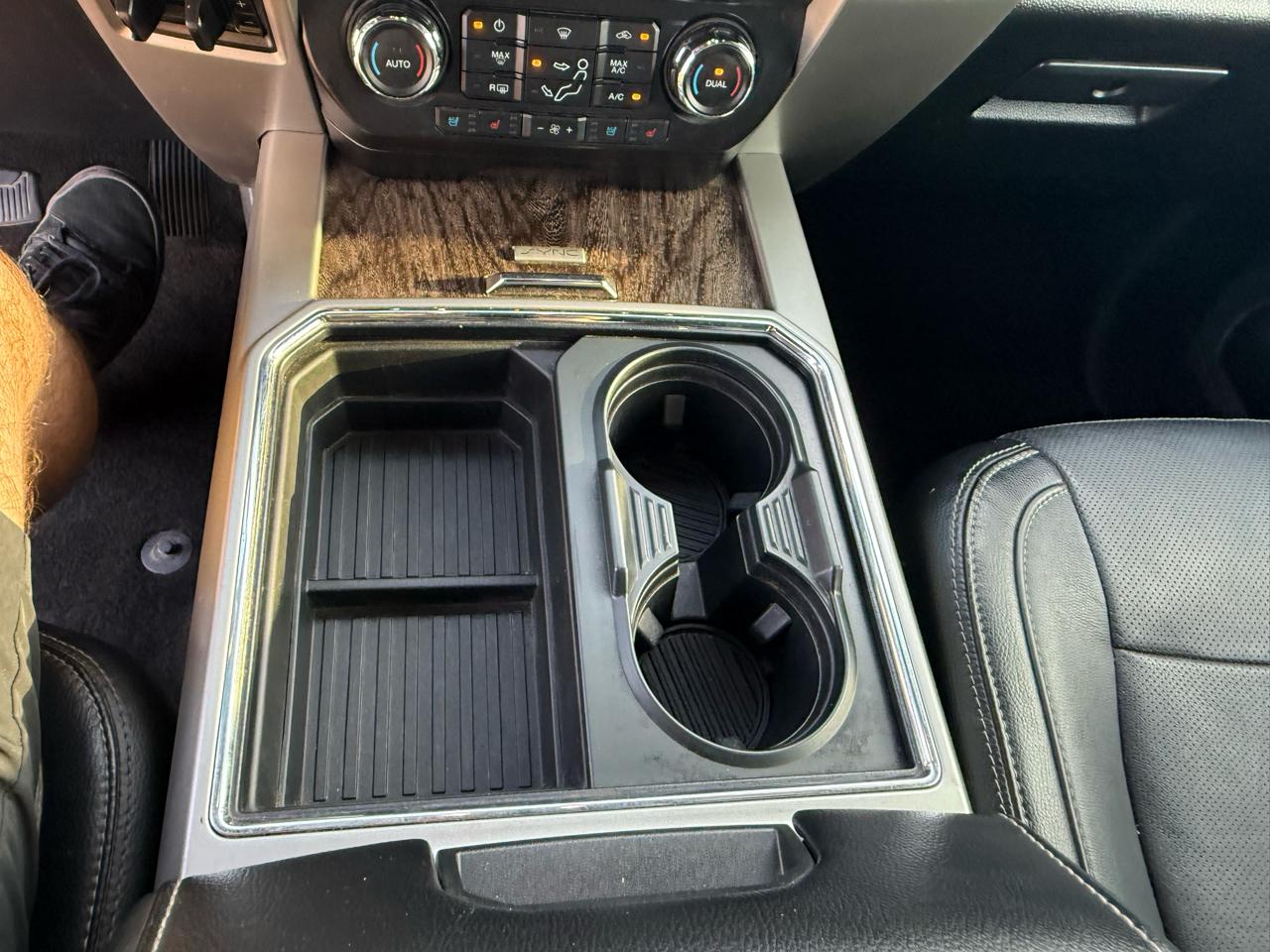 Ford Super Duty F-450 DRW Lariat 4WD Crew Cab 179" WB 60" CA 2017