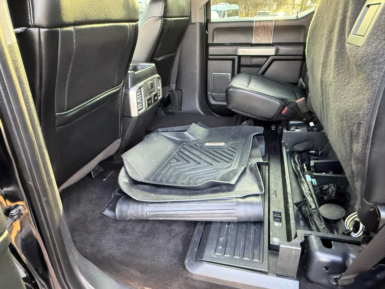 Ford Super Duty F-450 DRW Lariat 4WD Crew Cab 179" WB 60" CA 2017