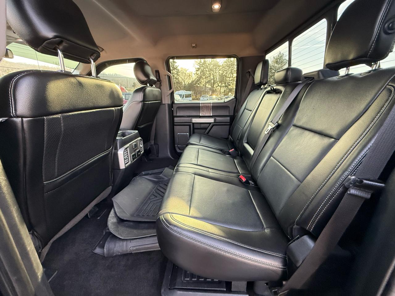 Ford Super Duty F-450 DRW Lariat 4WD Crew Cab 179" WB 60" CA 2017