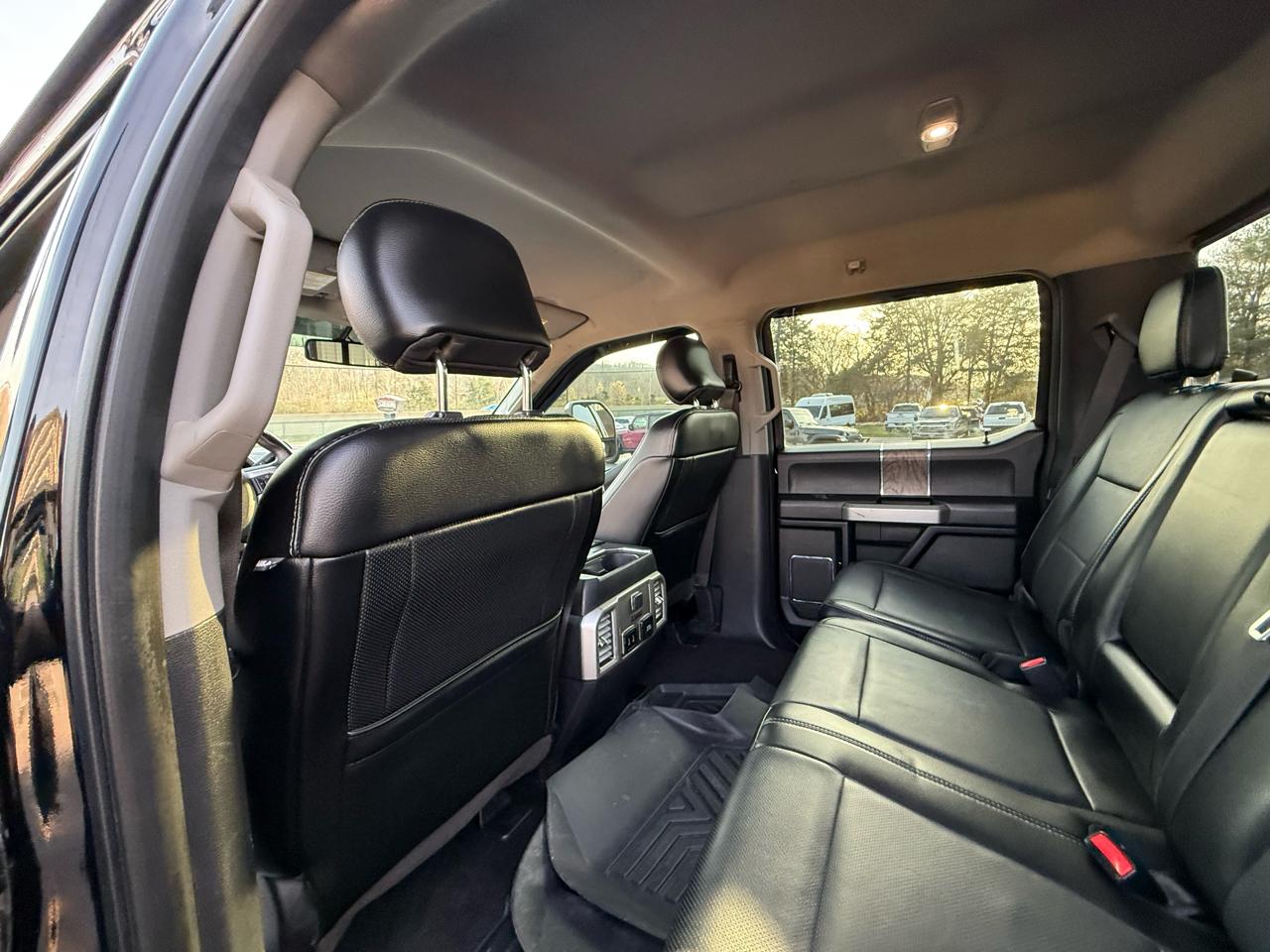 Ford Super Duty F-450 DRW Lariat 4WD Crew Cab 179" WB 60" CA 2017