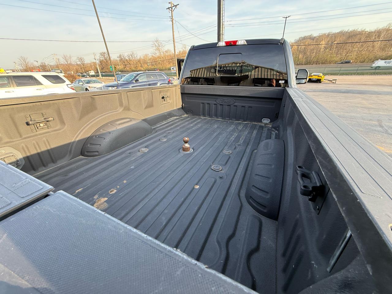 Ford Super Duty F-450 DRW Lariat 4WD Crew Cab 179" WB 60" CA 2017