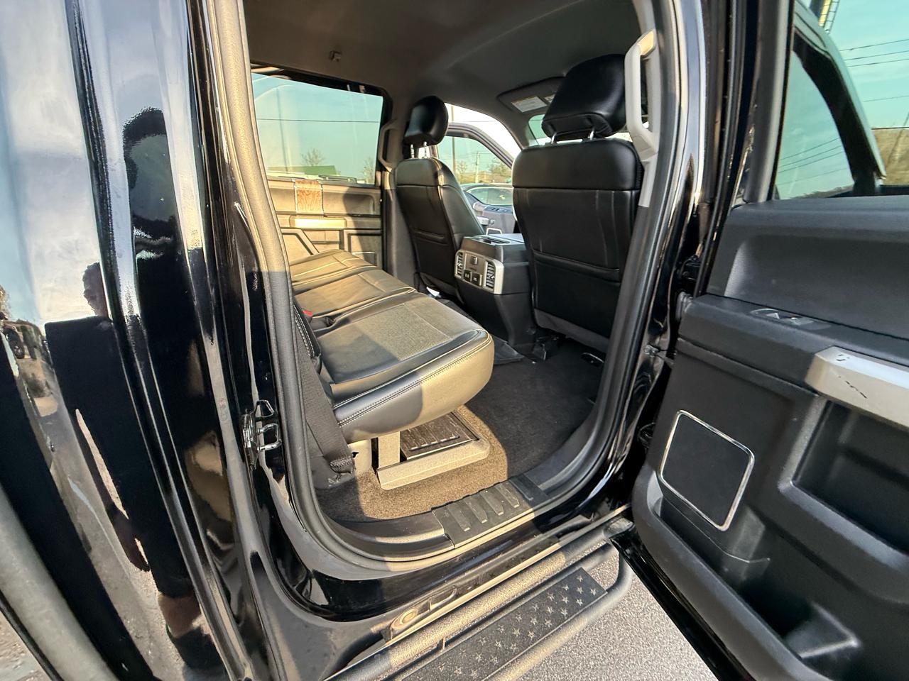 Ford Super Duty F-450 DRW Lariat 4WD Crew Cab 179" WB 60" CA 2017