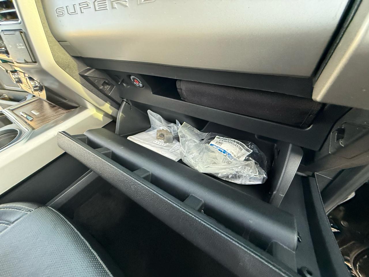 Ford Super Duty F-450 DRW Lariat 4WD Crew Cab 179" WB 60" CA 2017