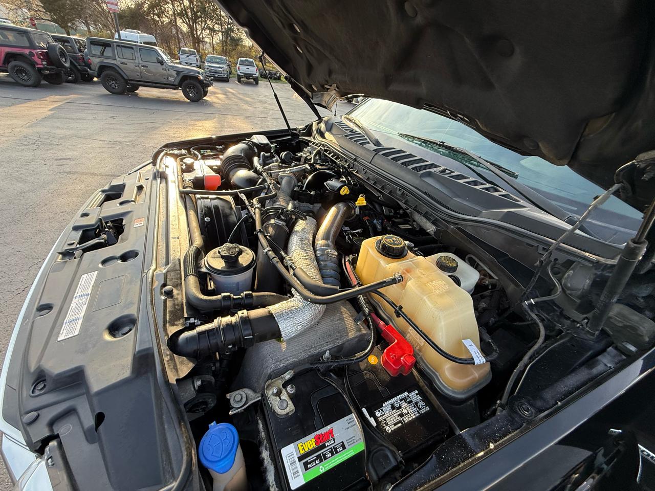 Ford Super Duty F-450 DRW Lariat 4WD Crew Cab 179" WB 60" CA 2017