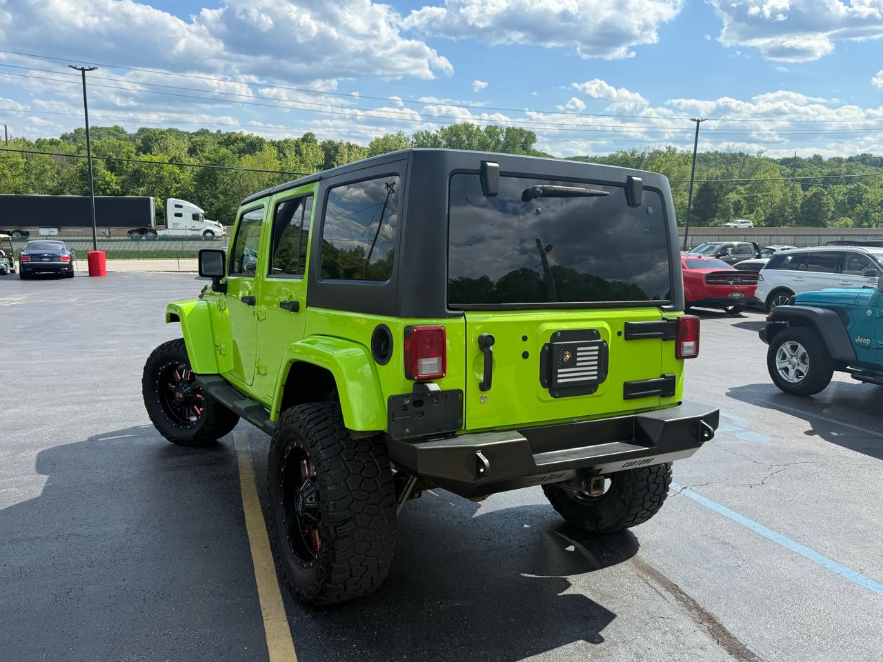 Jeep Wrangler Unlimited 4WD 4dr Sahara 2012