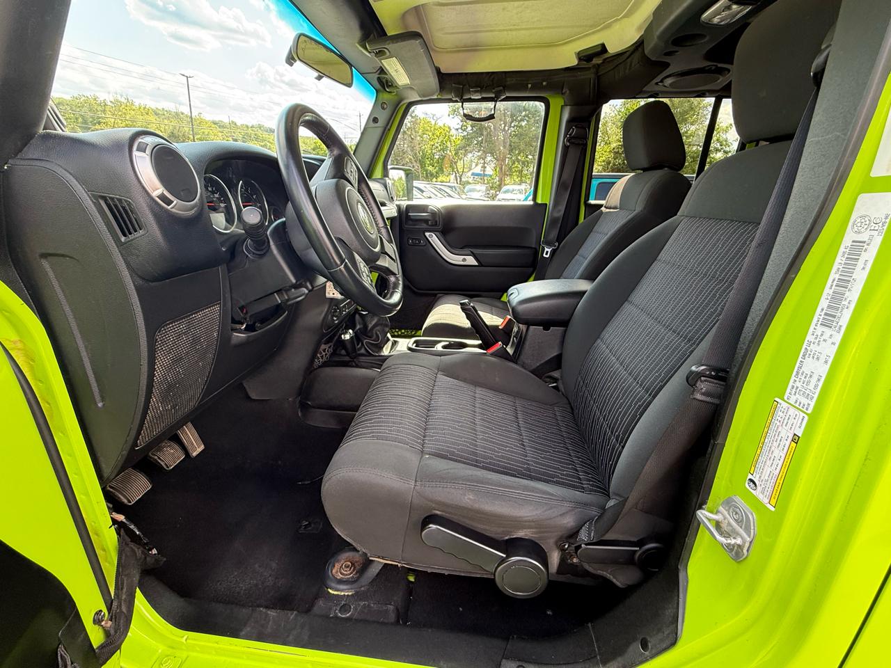 Jeep Wrangler Unlimited 4WD 4dr Sahara 2012