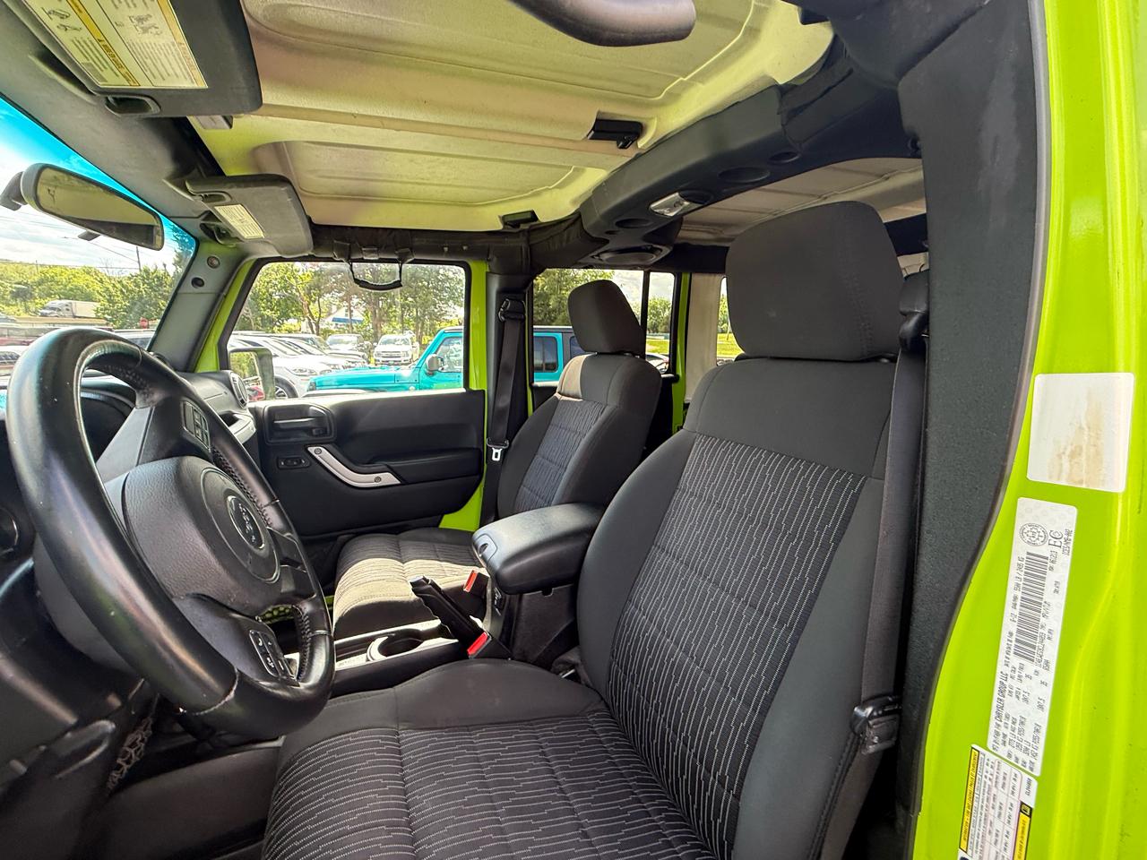 Jeep Wrangler Unlimited 4WD 4dr Sahara 2012