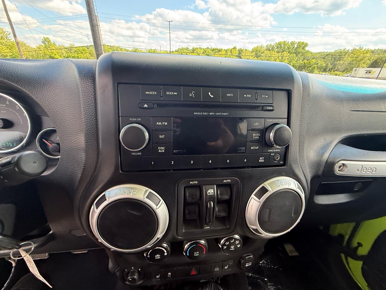 Jeep Wrangler Unlimited 4WD 4dr Sahara 2012