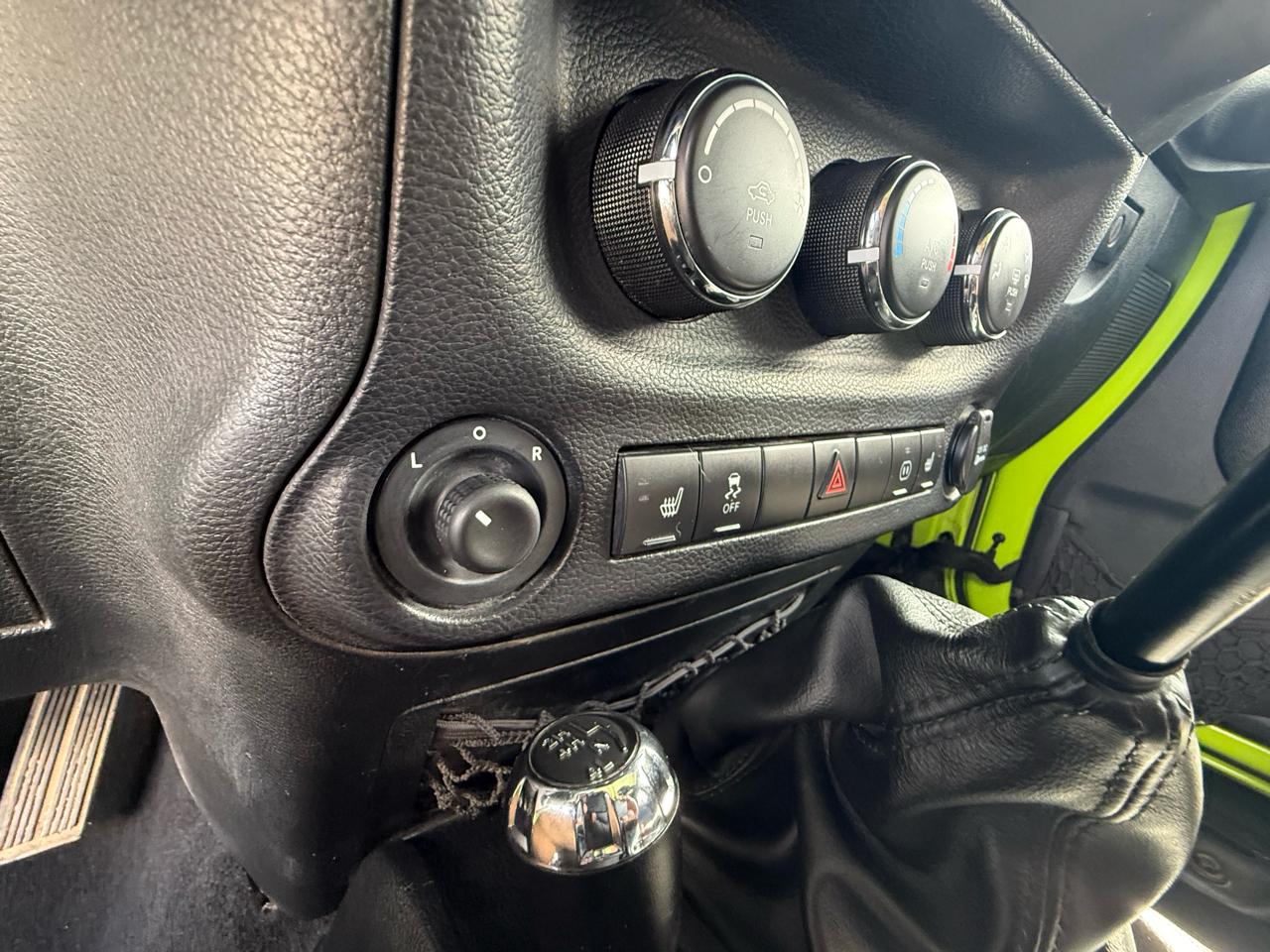 Jeep Wrangler Unlimited 4WD 4dr Sahara 2012