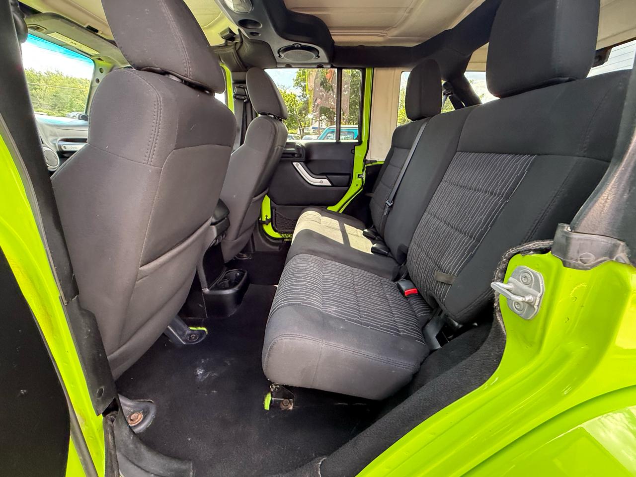 Jeep Wrangler Unlimited 4WD 4dr Sahara 2012