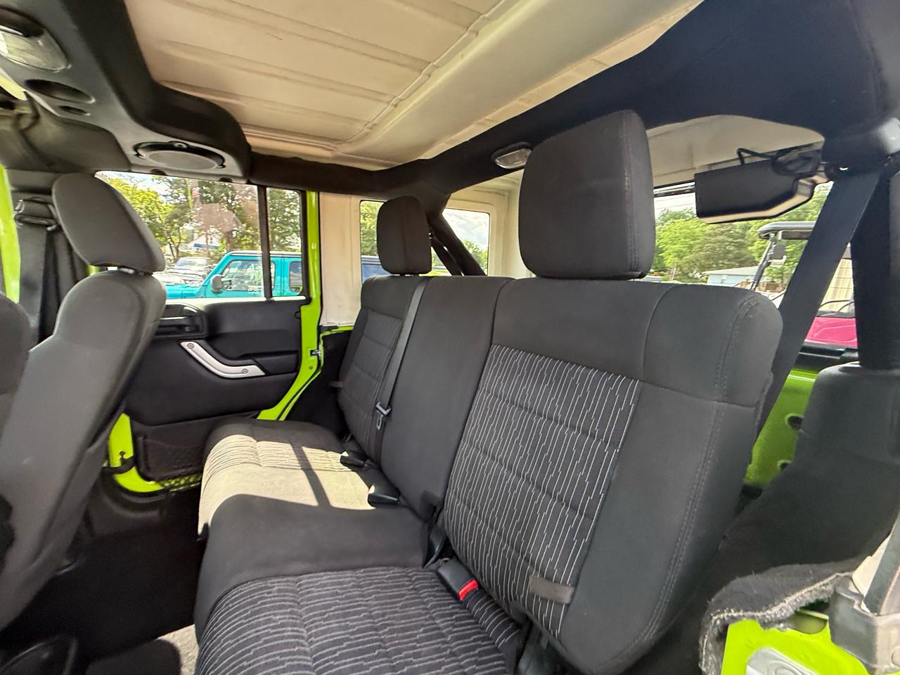 Jeep Wrangler Unlimited 4WD 4dr Sahara 2012