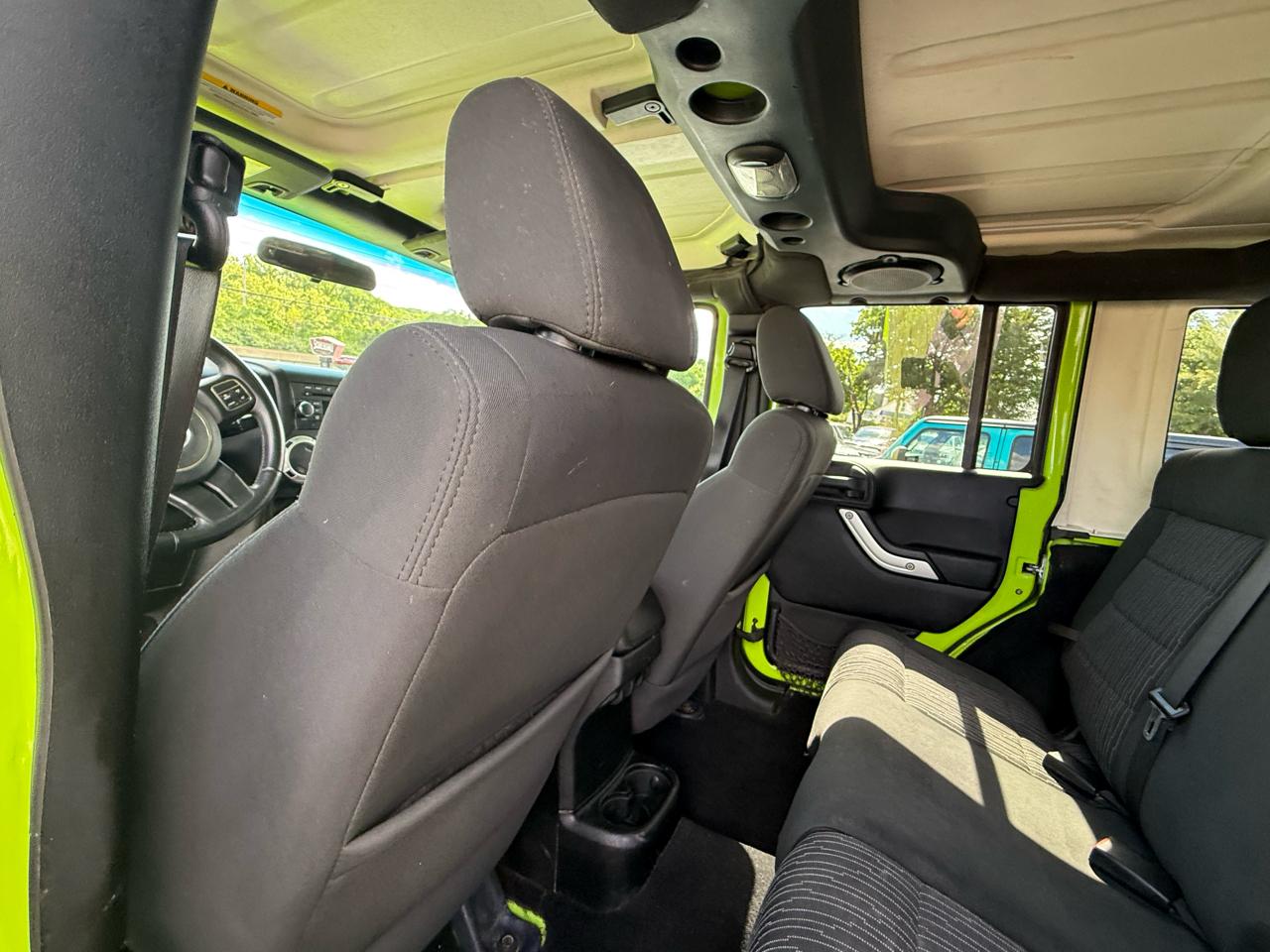 Jeep Wrangler Unlimited 4WD 4dr Sahara 2012