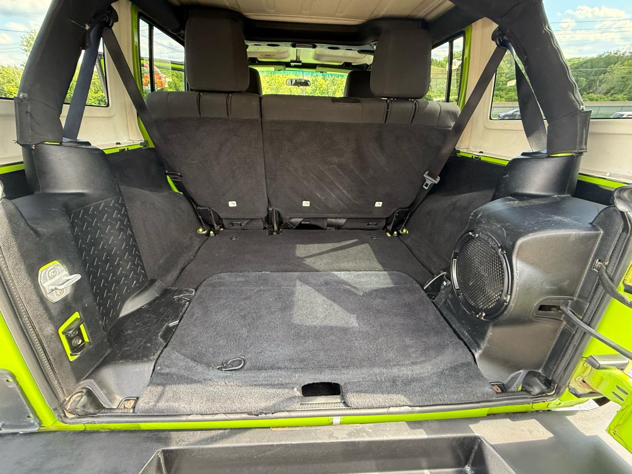 Jeep Wrangler Unlimited 4WD 4dr Sahara 2012