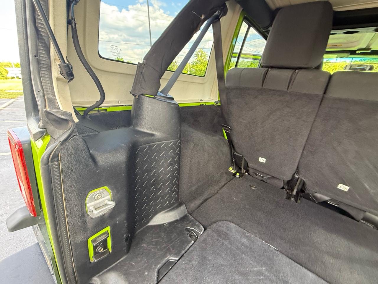 Jeep Wrangler Unlimited 4WD 4dr Sahara 2012