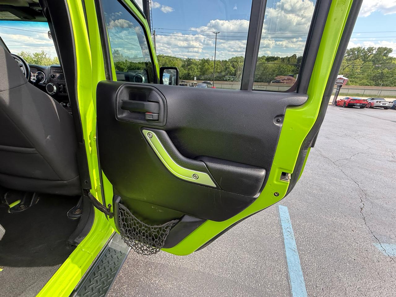 Jeep Wrangler Unlimited 4WD 4dr Sahara 2012