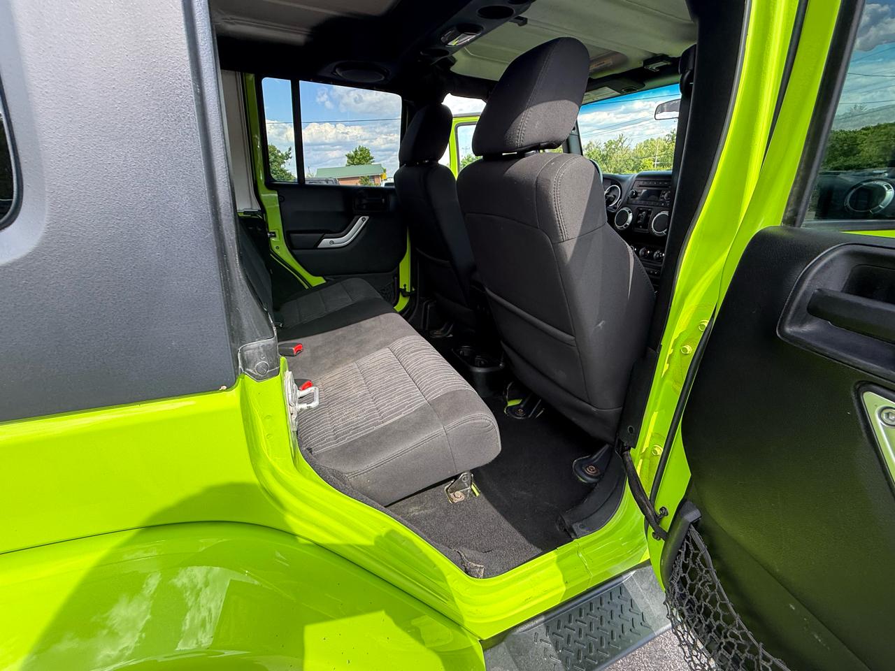 Jeep Wrangler Unlimited 4WD 4dr Sahara 2012