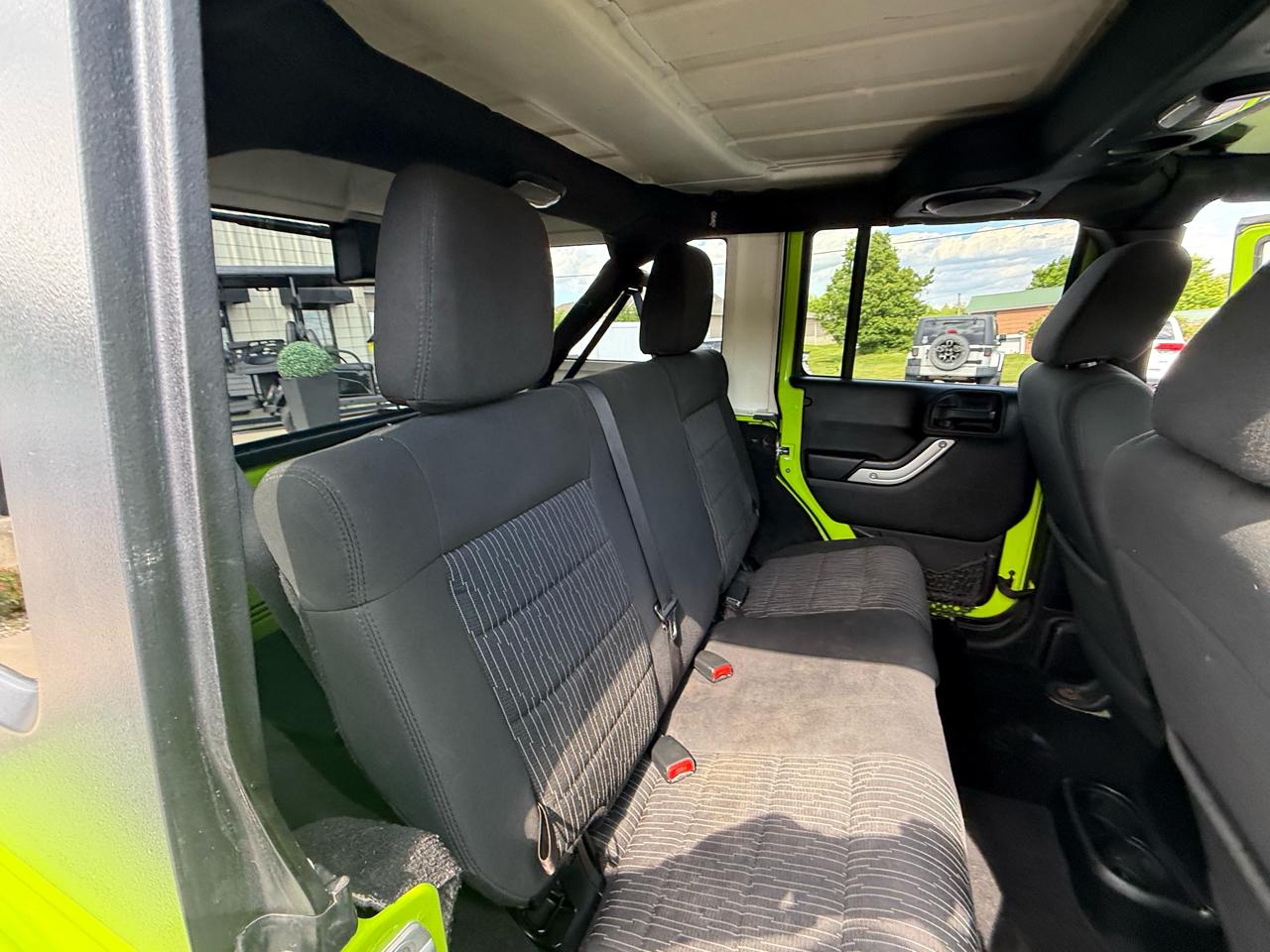 Jeep Wrangler Unlimited 4WD 4dr Sahara 2012