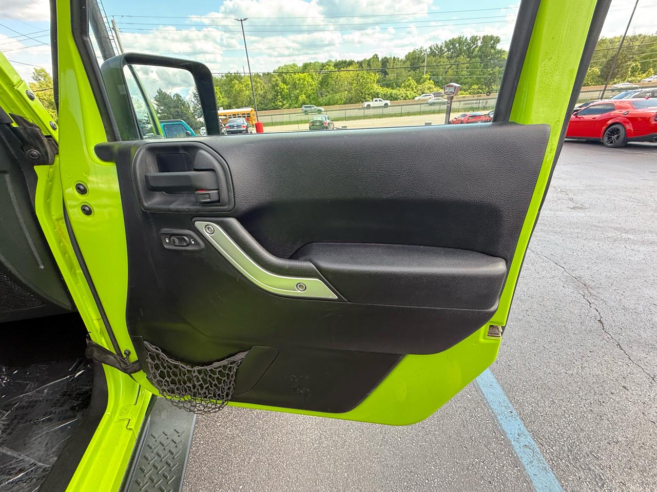 Jeep Wrangler Unlimited 4WD 4dr Sahara 2012