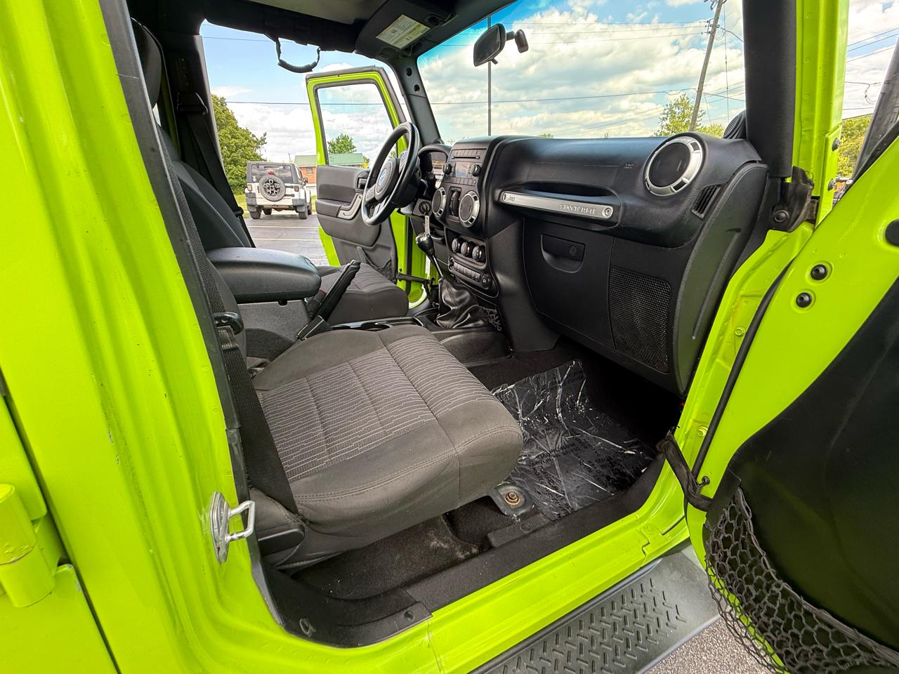 Jeep Wrangler Unlimited 4WD 4dr Sahara 2012