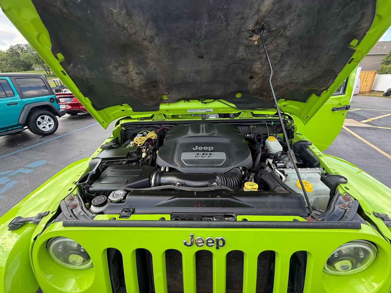 Jeep Wrangler Unlimited 4WD 4dr Sahara 2012