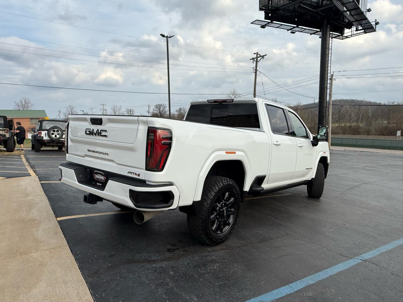 GMC Sierra 2500HD 4WD Crew Cab 159" AT4 2024