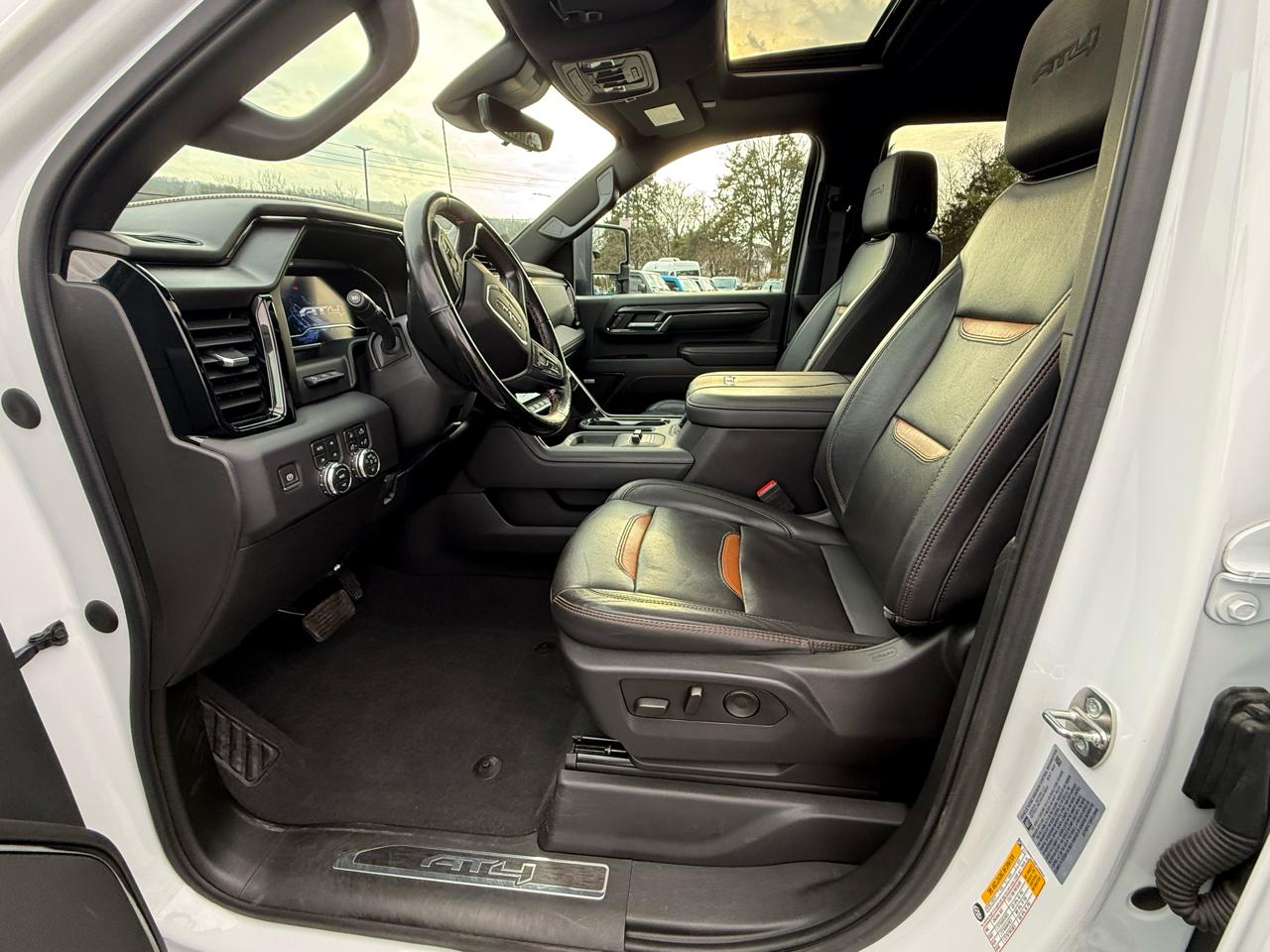 GMC Sierra 2500HD 4WD Crew Cab 159" AT4 2024