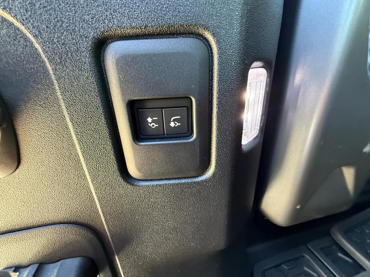 Land Rover Defender 110 X AWD 2023