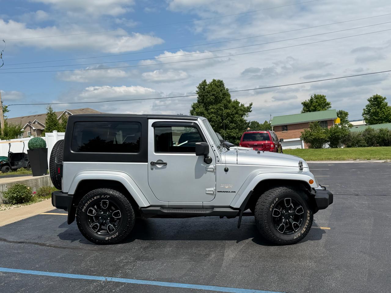 Jeep Wrangler 4WD 2dr Sahara 2011