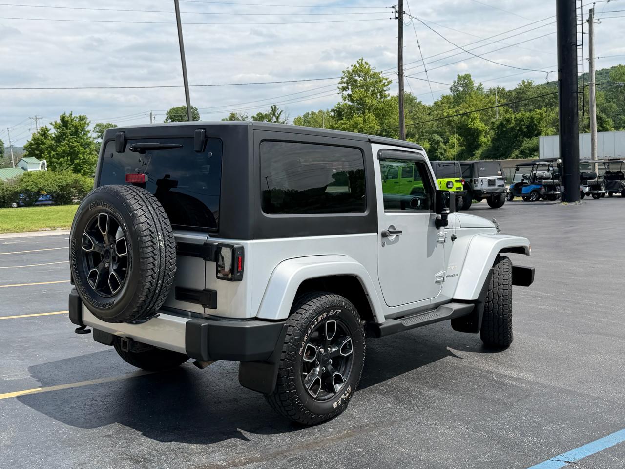 Jeep Wrangler 4WD 2dr Sahara 2011