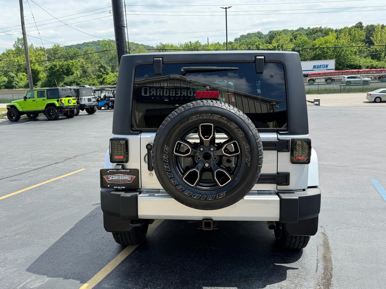 Jeep Wrangler 4WD 2dr Sahara 2011