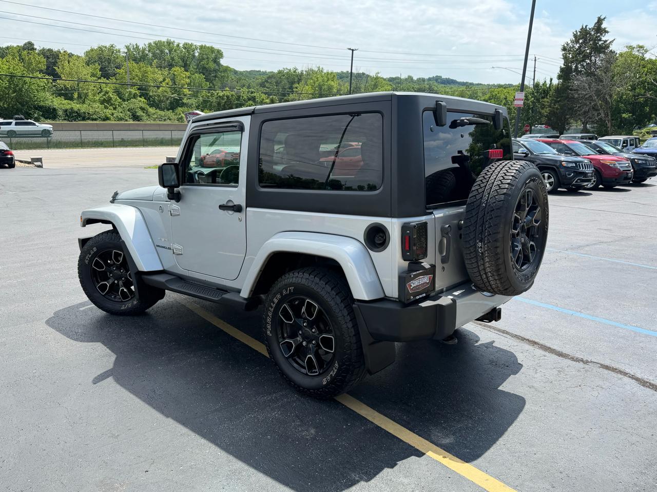 Jeep Wrangler 4WD 2dr Sahara 2011