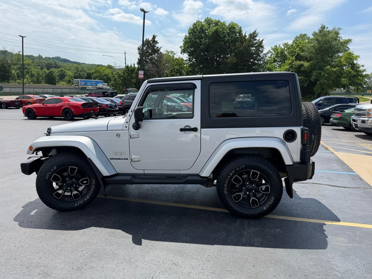 Jeep Wrangler 4WD 2dr Sahara 2011