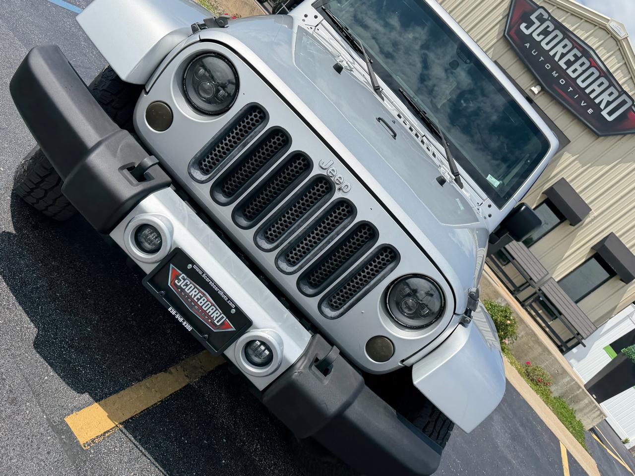 Jeep Wrangler 4WD 2dr Sahara 2011