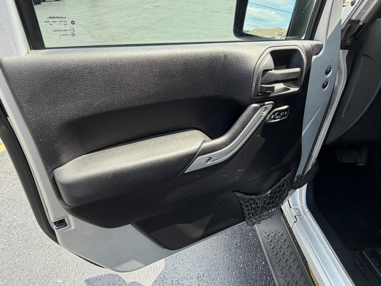Jeep Wrangler 4WD 2dr Sahara 2011