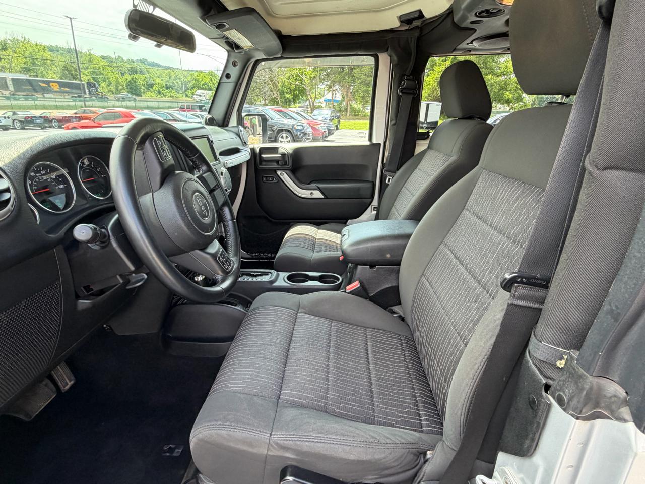 Jeep Wrangler 4WD 2dr Sahara 2011