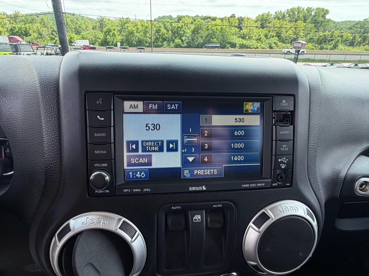 Jeep Wrangler 4WD 2dr Sahara 2011